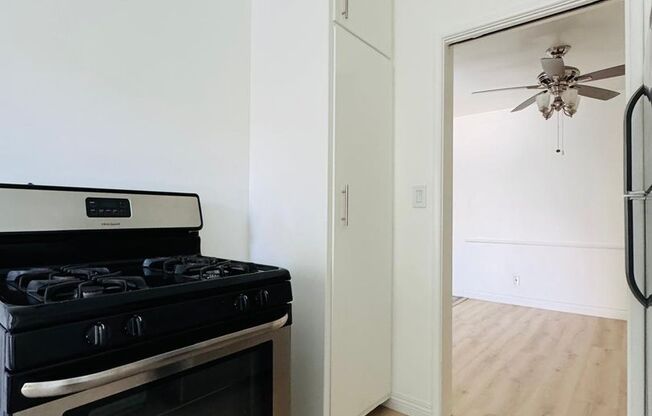 1 bed, 1 bath, 800 sqft, $1,995