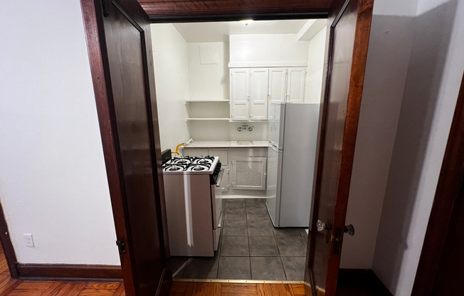 Studio, 1 bath, 400 sqft, $785, Unit 304