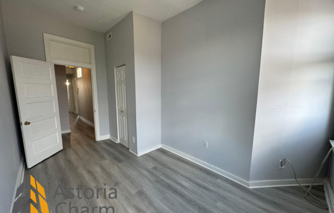 2 beds, 1 bath, $1,300, Unit Unit 3