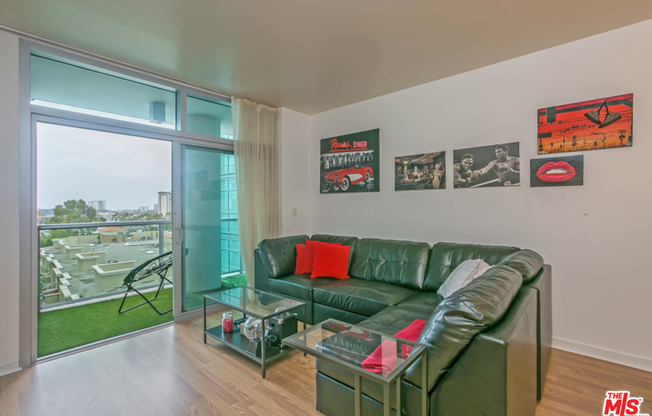 1 bed, 1 bath, 946 sqft, $3,950, Unit 614