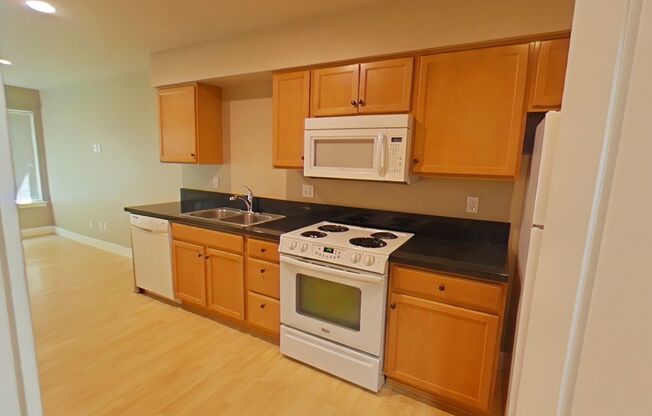 2 beds, 1.5 baths, $1,650, Unit 3