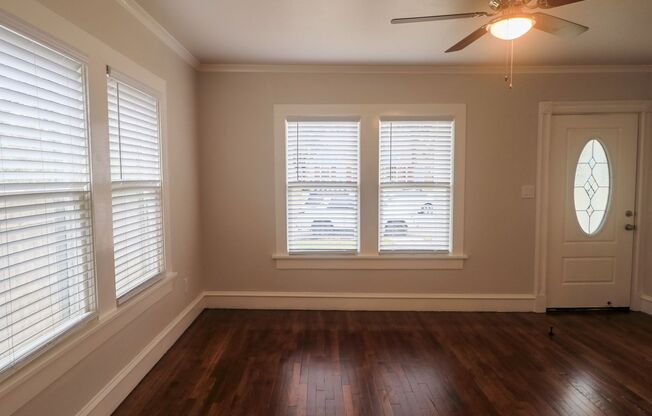 UPDATED & REMODELED 2 Bed 1 bath property in Ryan Place of Fort Worth!