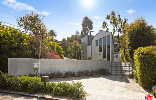278 Entrada Dr