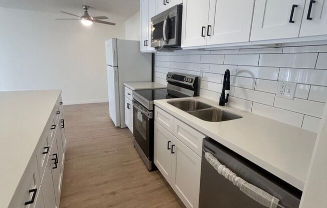 1 bed, 1 bath, $2,100, Unit 320
