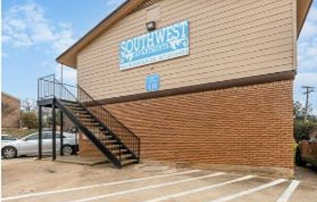 2 beds, 1 bath, 750 sqft, $1,350, Unit 304-13