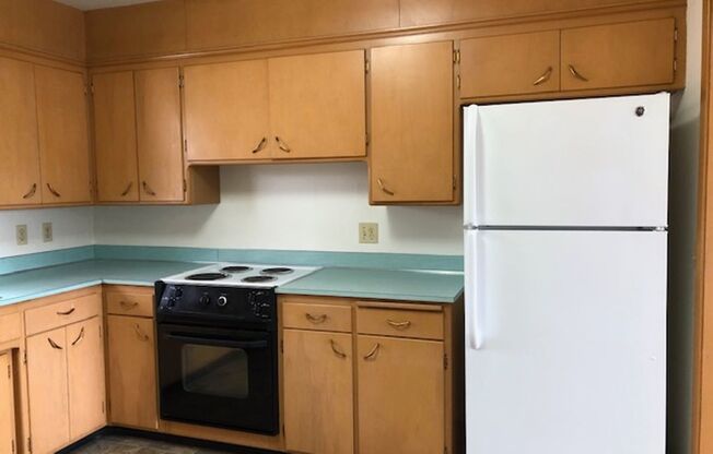 2 beds, 1 bath, 840 sqft, $895