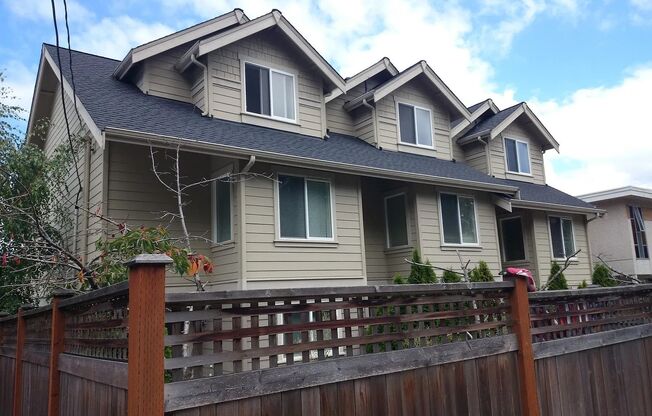 3Bed/2.5Bath Townhouse in North Queen Anne.