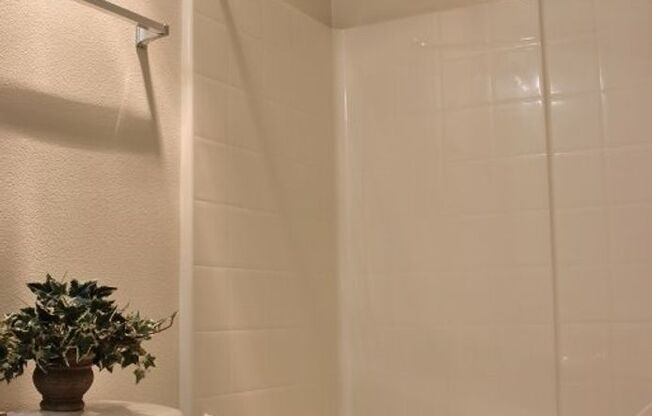 3 beds, 2 baths, 1,075 sqft, $1,750, Unit 309