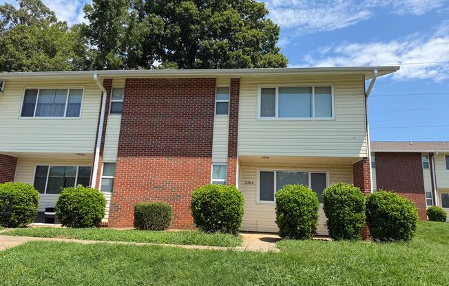 2 Bed 2.5 Bath - 10 Minutes to Downtown
