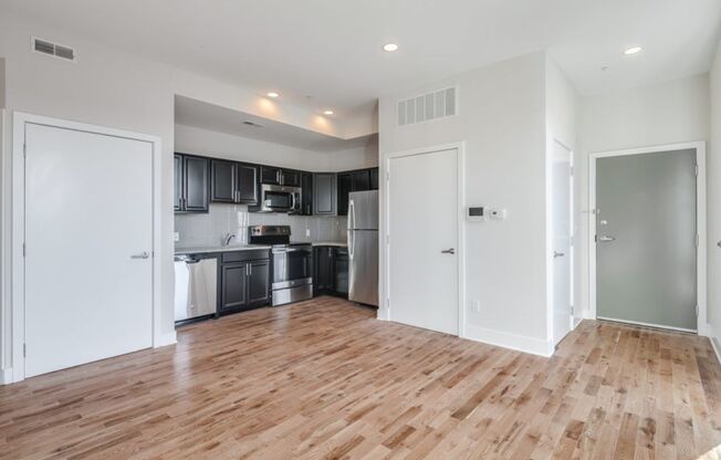 1 bed, 1 bath, 557 sqft, $1,850, Unit 401