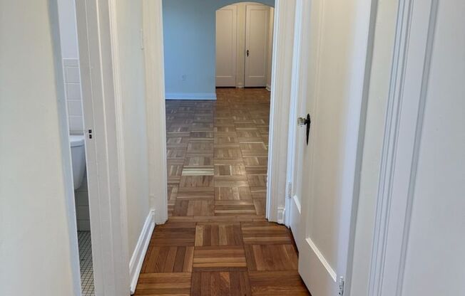 1 bed, 1 bath, 760 sqft, $1,450, Unit Royal York 409