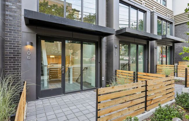 1 bed, 1.5 baths, 610 sqft, $2,450, Unit 105