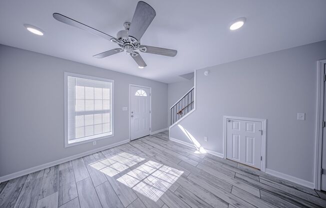 2 beds, 1 bath, 925 sqft, $1,650