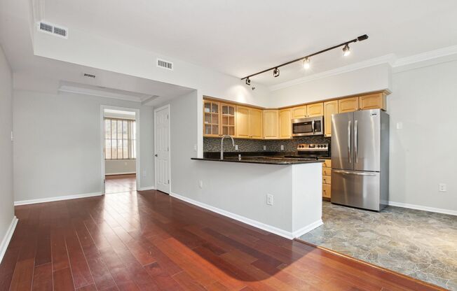 Move In Special! Logan Circle/ Dupont! Available Now! High End // 2 Bedroom / 2 Bathroom Condo
