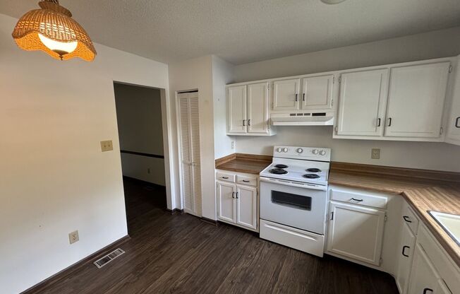 2 bd 1.5 ba Townhome