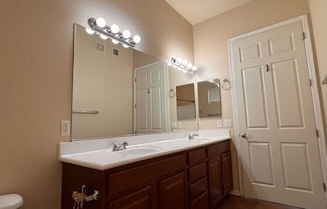 2 beds, 2 baths, $1,550, Unit #2003