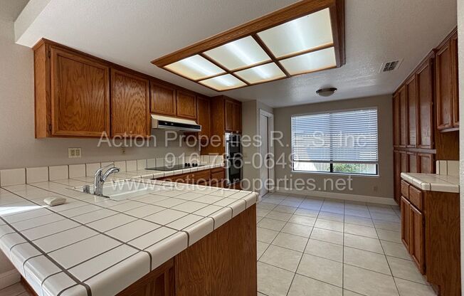 Gated Johnson Ranch: 3 Bed, 2.5 Bath - New Flooring - Amazing School District!