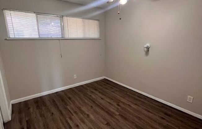 2 beds, 1 bath, 700 sqft, $1,560, Unit 204