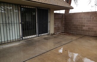 3 Bed 2 Bath Townhome Close To The Strip!