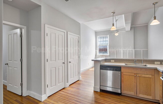 2 beds, 2 baths, 914 sqft, $1,650, Unit Apt 34