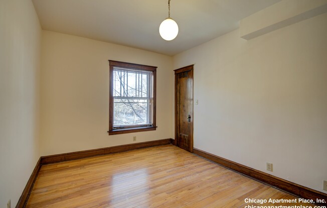 1336 W Waveland Ave K8