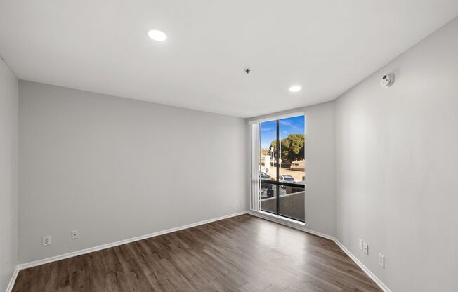 2 beds, 2 baths, 850 sqft, $2,848, Unit 402