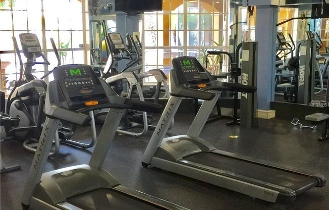2 Bdrm Condo blocks from Universal Studios