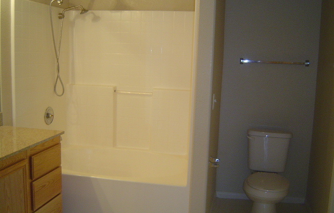 2 beds, 1 bath, $1,750, Unit # 2093