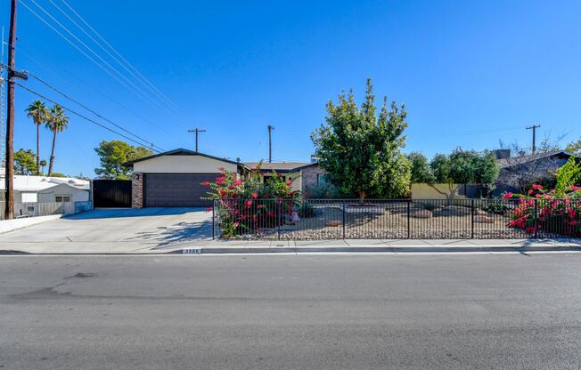 Paradise Palms – No neighbors behind you – Pool – Remodeled – Furnished