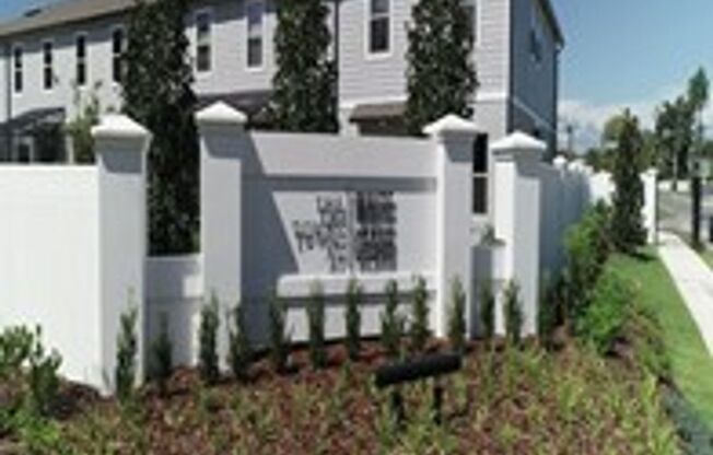 Stylish 3-Bedroom Townhome in Gated Sanford Community – Available Now!