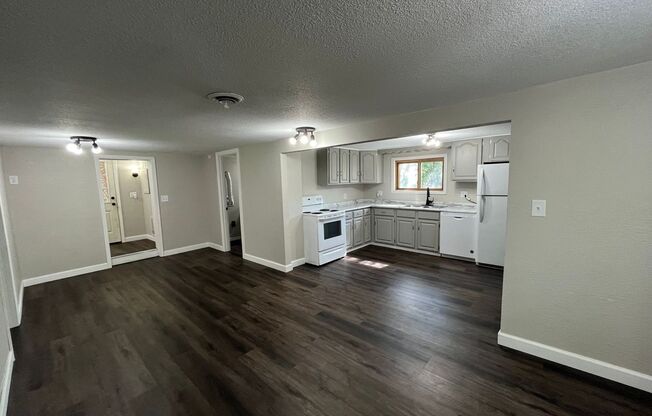 3 beds, 1 bath, $1,295