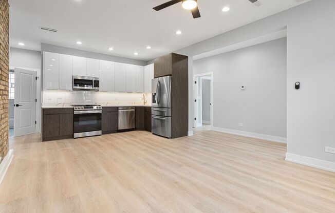 7642 48 N EASTLAKE TERRACE