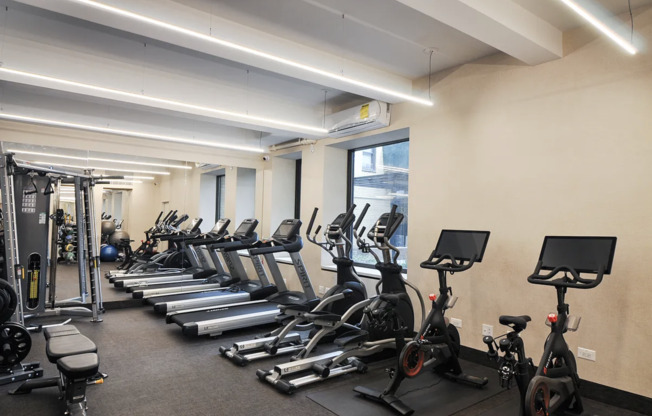 Studio, 1 bath, $5,375, Unit 4L