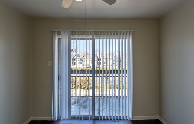 3 beds, 2 baths, 1,296 sqft, $1,500, Unit 1010