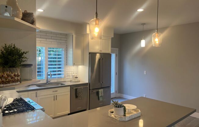 3bd/2ba House with Remodeled Kitchen and A/C