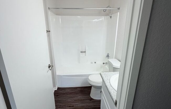 2 beds, 1 bath, 890 sqft, $2,590, Unit 304
