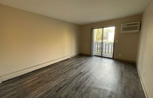 1 bed, 1 bath, 600 sqft, $949, Unit 2915 203