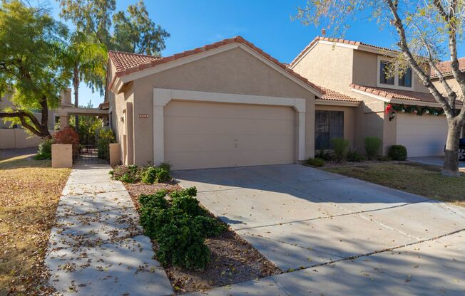 Beautifully updated single level home in Ahwatukee!