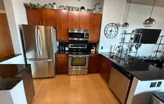 2 beds, 1 bath, $2,250, Unit UNIT 805