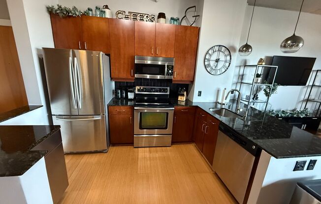 2 beds, 1 bath, $2,250, Unit UNIT 805