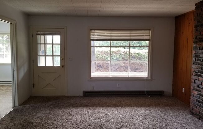 Near Franklin Park 2 br 1ba, stacked washer/dryer included.