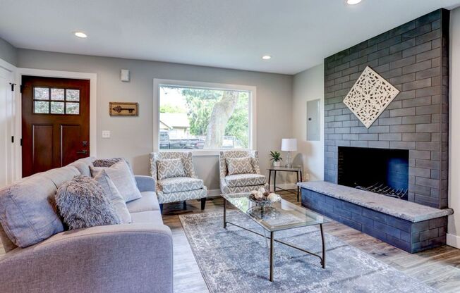 Charming 3-Bedroom Home with Spacious Yard in SE Portland – Available After July 15