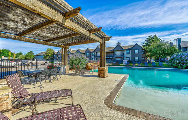 the pool at the reserve apartments