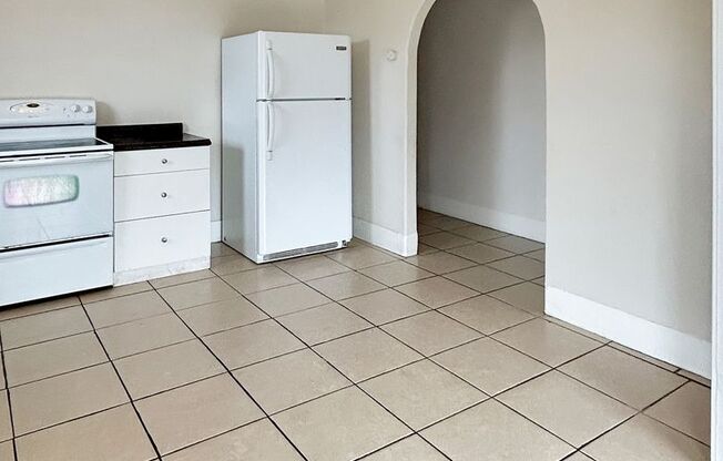 2 beds, 1 bath, $1,300