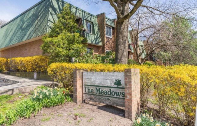 707 Meadowview Ln
