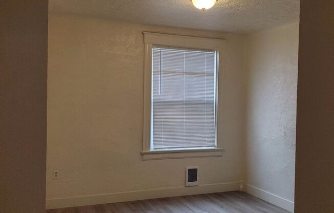 1 bed, 1 bath, $1,100, Unit C