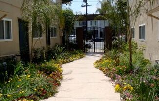 Tarzana Court Apartments