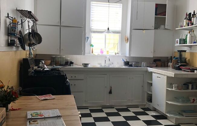 906 W 22nd St (LO)