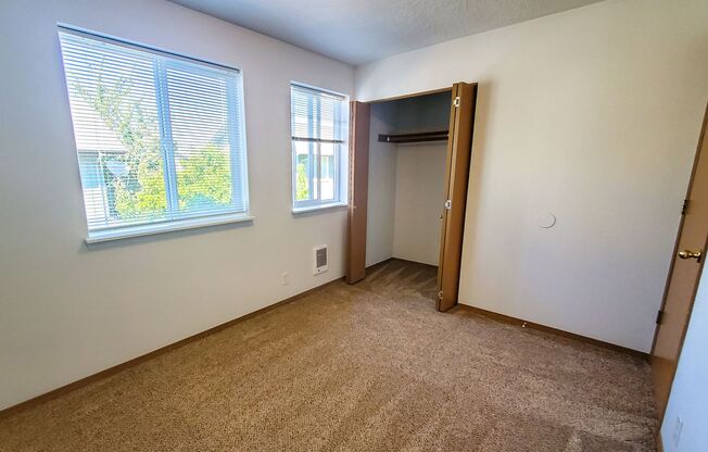 2 beds, 1.5 baths, 896 sqft, $1,495, Unit 660 LaSalle Street #1