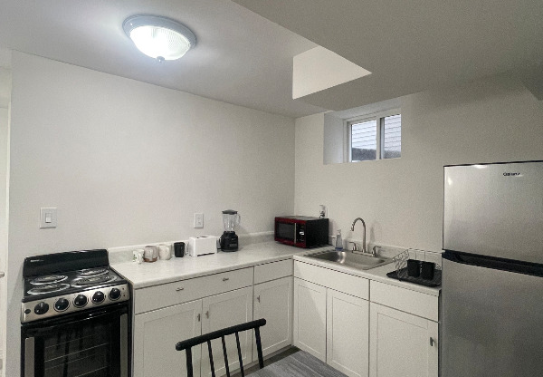 1014 E 82 ST